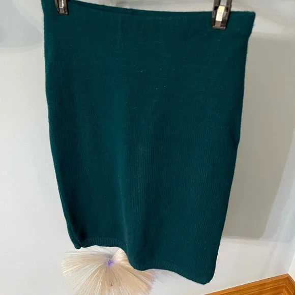 Liz Baker Teal Cardigan and Skirt Set. Size Medium - Picture 3 of 3